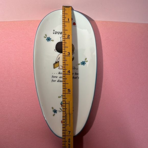 Vintage 1972 "Love is" Spoon Rest - "Kissing her before asking whats for dinner" - Picture 8 of 8